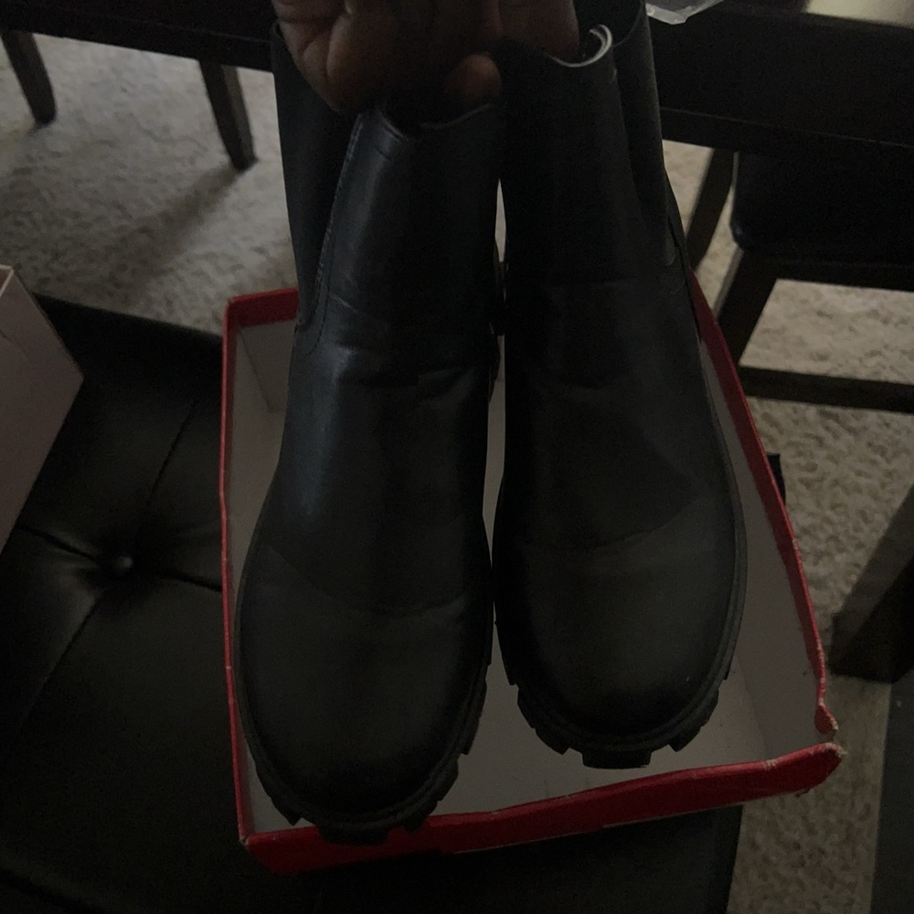 Black boots women 11 very good condition